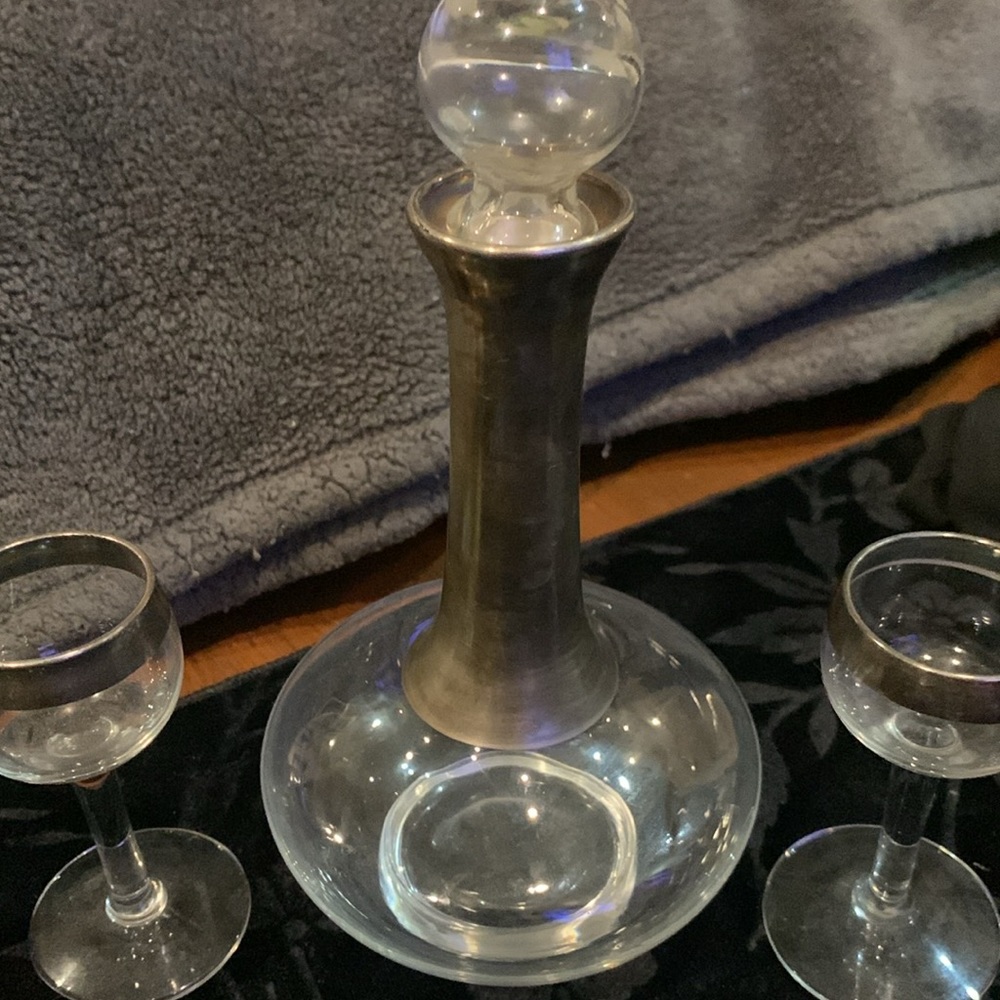 Vintage glass decanter with six matching glasses - Picture 5 of 7